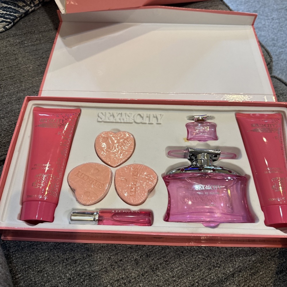 Sex In The City Perfume COSMO 3.3oz Gift Set‎